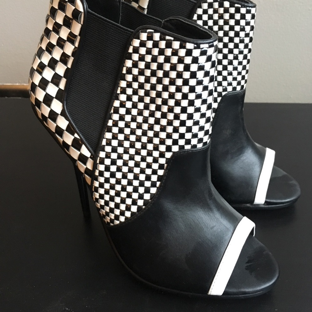 Beautiful Gwen Stefani Booties